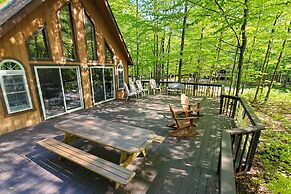 Cozy Arrowhead Lake Cottage w/ Fireplace & Deck!