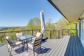 Charming Edgemont Home w/ Deck & Lake Views!