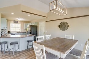 Charming Edgemont Home w/ Deck & Lake Views!