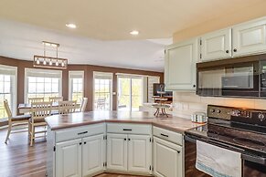 Charming Edgemont Home w/ Deck & Lake Views!