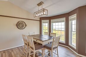 Charming Edgemont Home w/ Deck & Lake Views!