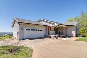 Charming Edgemont Home w/ Deck & Lake Views!
