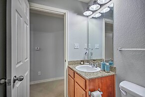 1 Block to Boat Ramp: Monkey Island Home