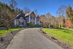 Million-dollar Estate by Downtown Franklin!