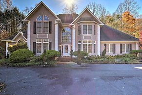 Million-dollar Estate by Downtown Franklin!