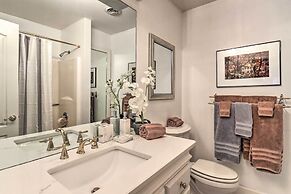 Million-dollar Estate by Downtown Franklin!