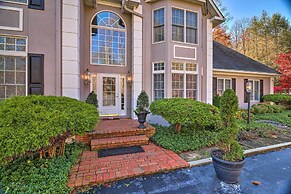 Million-dollar Estate by Downtown Franklin!