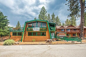 Pine Mountain Club Log Home w/ Deck + Grill!