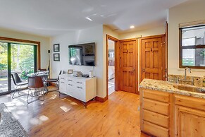 All-season Sun Valley Retreat w/ Deck & Grill