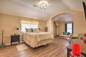 16 Mi to Dtwn Dallas: Spacious Home w/ Yard!