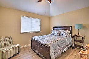 16 Mi to Dtwn Dallas: Spacious Home w/ Yard!