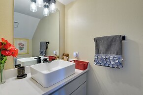 16 Mi to Dtwn Dallas: Spacious Home w/ Yard!