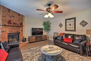 16 Mi to Dtwn Dallas: Spacious Home w/ Yard!