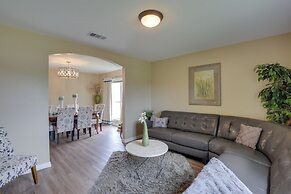16 Mi to Dtwn Dallas: Spacious Home w/ Yard!