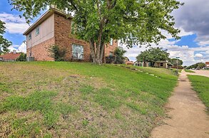 16 Mi to Dtwn Dallas: Spacious Home w/ Yard!