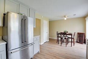 16 Mi to Dtwn Dallas: Spacious Home w/ Yard!