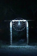 Rustic Cabin 20 Mins to Capitol Reef Nat'l Park!