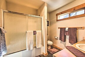 Klamath Falls Cabin Retreat w/ Deck & Grill!