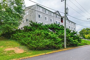 Laptop-friendly Lexington Condo w/ Free Wifi