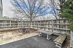 Laptop-friendly Lexington Condo w/ Free Wifi