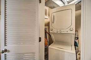 Laptop-friendly Lexington Condo w/ Free Wifi