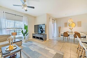 5 Mi to Disney: Paradise Palms Retreat w/ Lanai