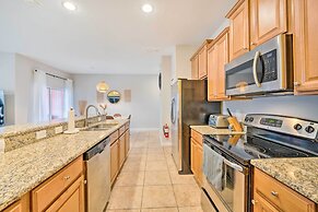 5 Mi to Disney: Paradise Palms Retreat w/ Lanai