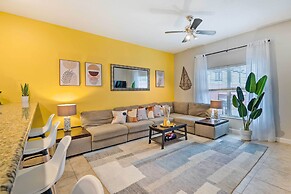 5 Mi to Disney: Paradise Palms Retreat w/ Lanai