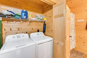 Deck & Fire Pit: Smoky Mountain Cabin Hideaway!