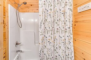 Deck & Fire Pit: Smoky Mountain Cabin Hideaway!