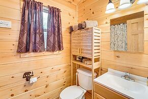 Deck & Fire Pit: Smoky Mountain Cabin Hideaway!