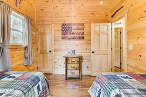 Deck & Fire Pit: Smoky Mountain Cabin Hideaway!