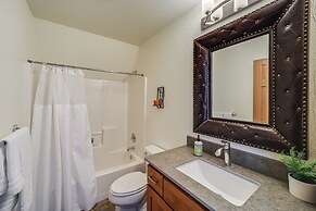 Modern Retreat w/ Hot Tub - Steps to Lake Chelan!