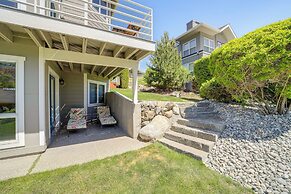 Modern Retreat w/ Hot Tub - Steps to Lake Chelan!