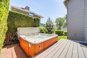 Modern Retreat w/ Hot Tub - Steps to Lake Chelan!