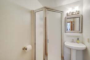 Modern Retreat w/ Hot Tub - Steps to Lake Chelan!