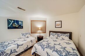 Modern Retreat w/ Hot Tub - Steps to Lake Chelan!