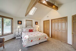 Modern Retreat w/ Hot Tub - Steps to Lake Chelan!