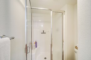 Modern Retreat w/ Hot Tub - Steps to Lake Chelan!