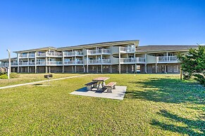 Oak Island Beachfront Condo w/ Community Pool