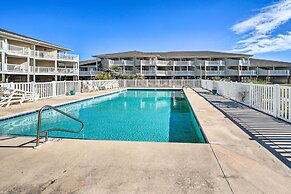 Oak Island Beachfront Condo w/ Community Pool