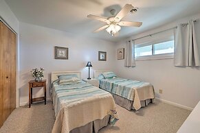 Oak Island Beachfront Condo w/ Community Pool