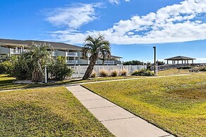 Oak Island Beachfront Condo w/ Community Pool