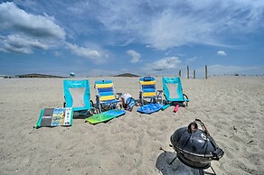 Oak Island Beachfront Condo w/ Community Pool