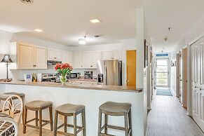 Oak Island Beachfront Condo w/ Community Pool