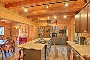 Luxury Lodge: Hot Tub, Snowmobiling & ATV Access!