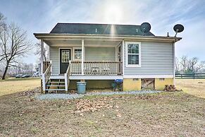 Sweet Vacation Cottage w/ Deck & Grill!