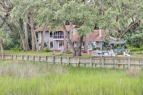 Secluded Riverfront Home w/ Dock Under Mossy Oaks