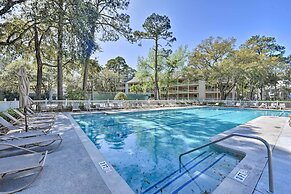 Hilton Head Condo: Beach Supplies, Walk to Shore!