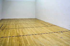 Hilton Head Condo: Beach Supplies, Walk to Shore!